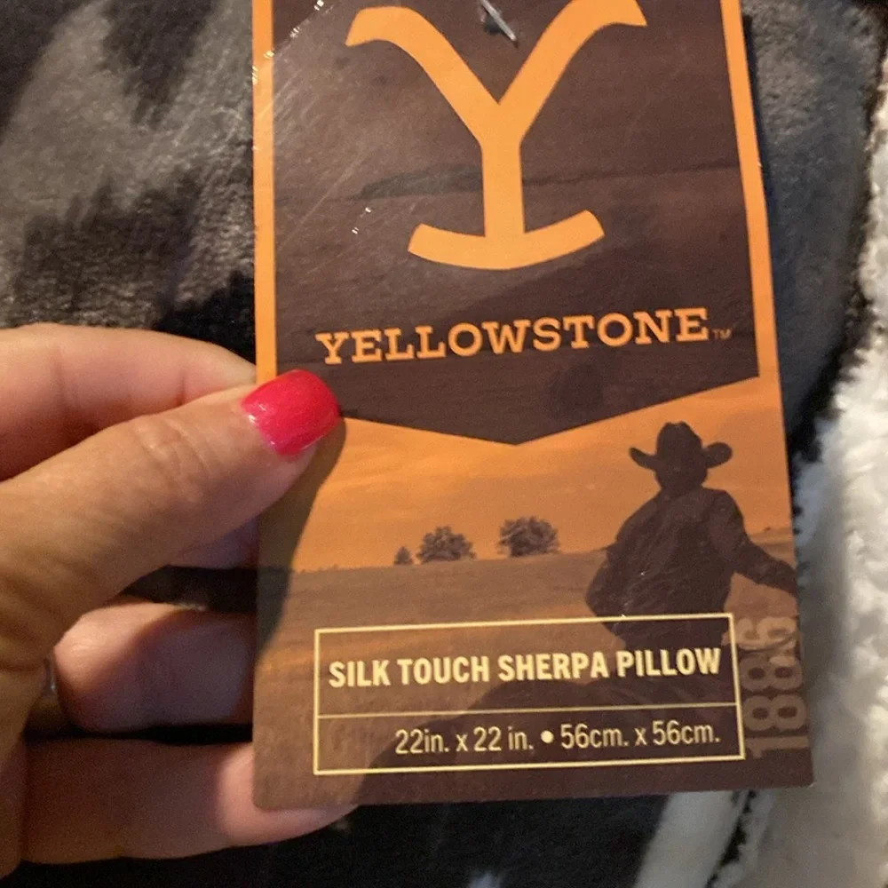 NWT Yellowstone Silk Touch Pillow With Sherpa Back, 22